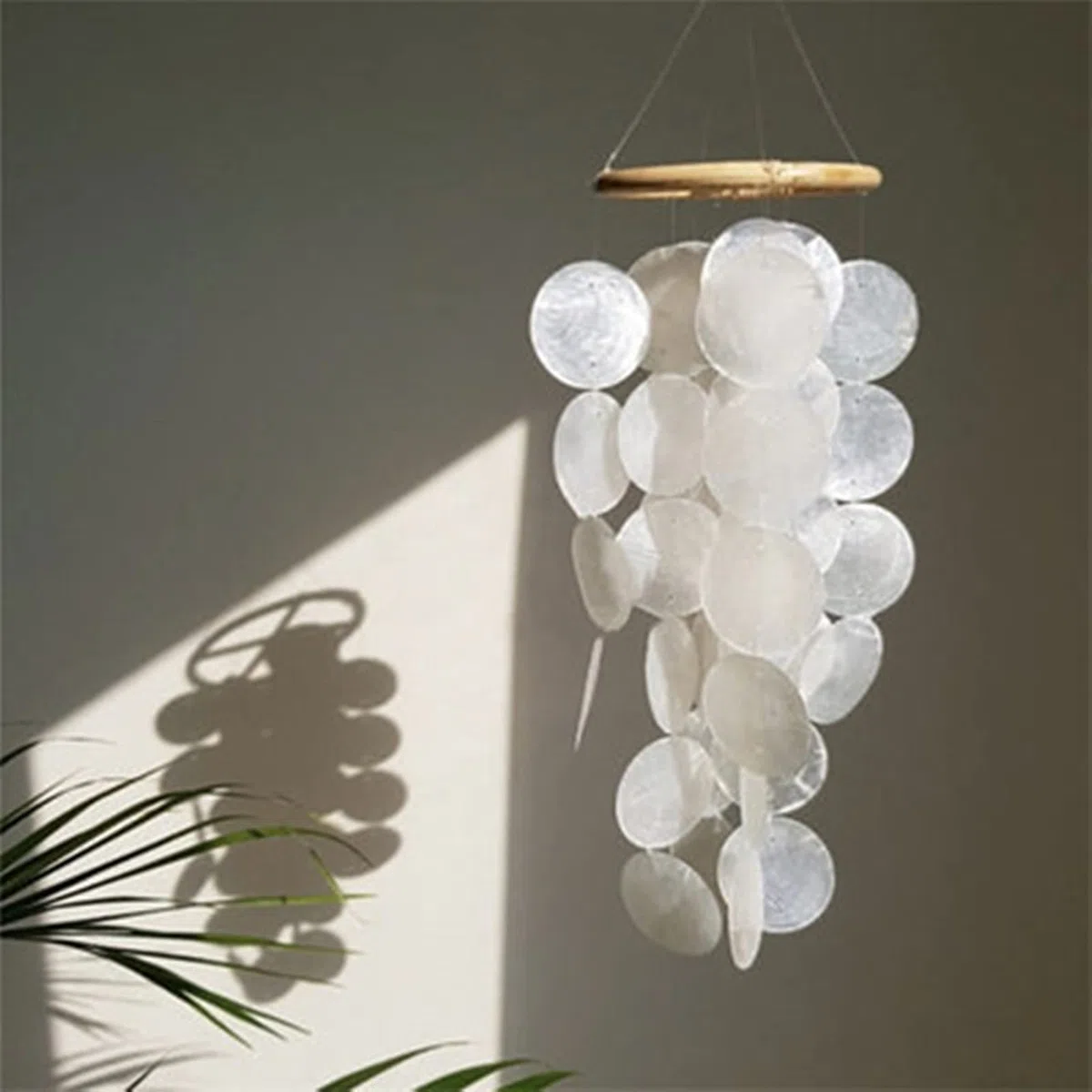 Carillon à vent Coquilles Capiz Nacre en Blanc pour Ornements Suspendus Maison Décoration Chambre d'Enfant (Petit)