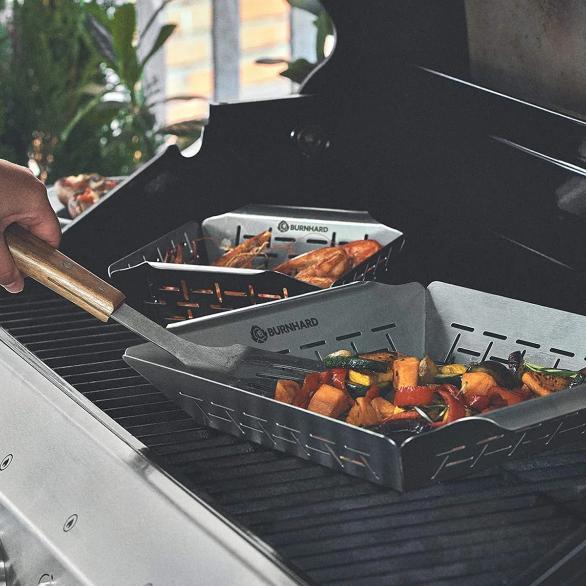 Panier à Griller en Acier Inoxydable BURNHARD® Haute Qualité, Compatible Lave-Vaisselle, Grandes Poignées, Répartition Optimale de la Chaleur, Compatible Four, Universel pour Barbecue à Gaz, Charbon