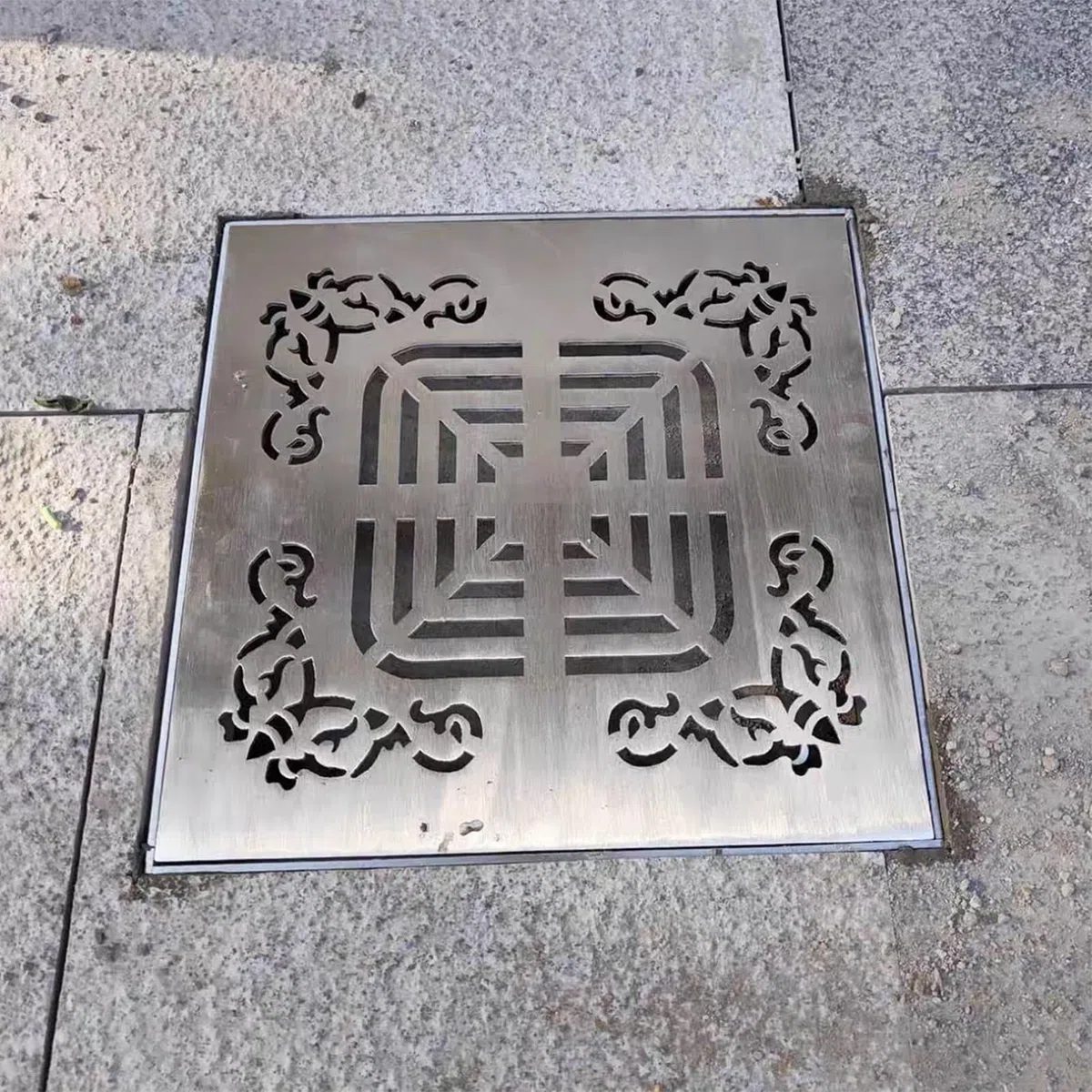 Caniveau Exterieur Grille de Drainage Carrée 10x10cm, 15x15cm, 20x20cm, 25x25cm, 30x30cm avec Base, Couvercle de Drainage Extérieur Durable en Acier Inoxydable 304 pour Jardin(30cmx30cm(11 3/4"x11 3/4