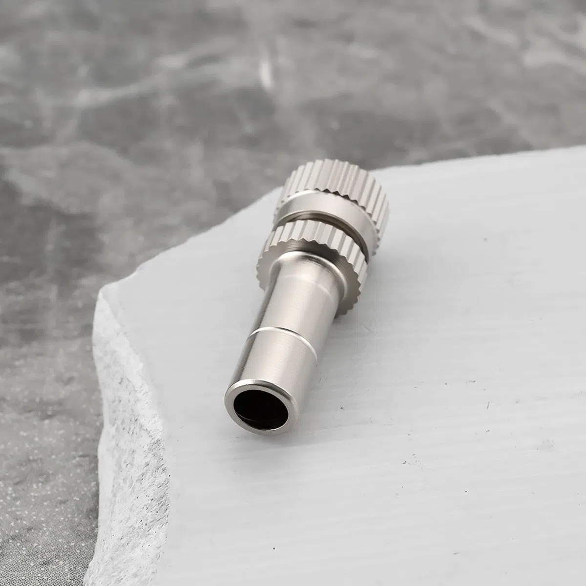 Lot de 20 Buses d'atomisation à Connexion Rapide de 6 Mm avec Trou de 0,6 Mm Adaptées Aux Jardins Serres Et Systèmes de Refroidissement