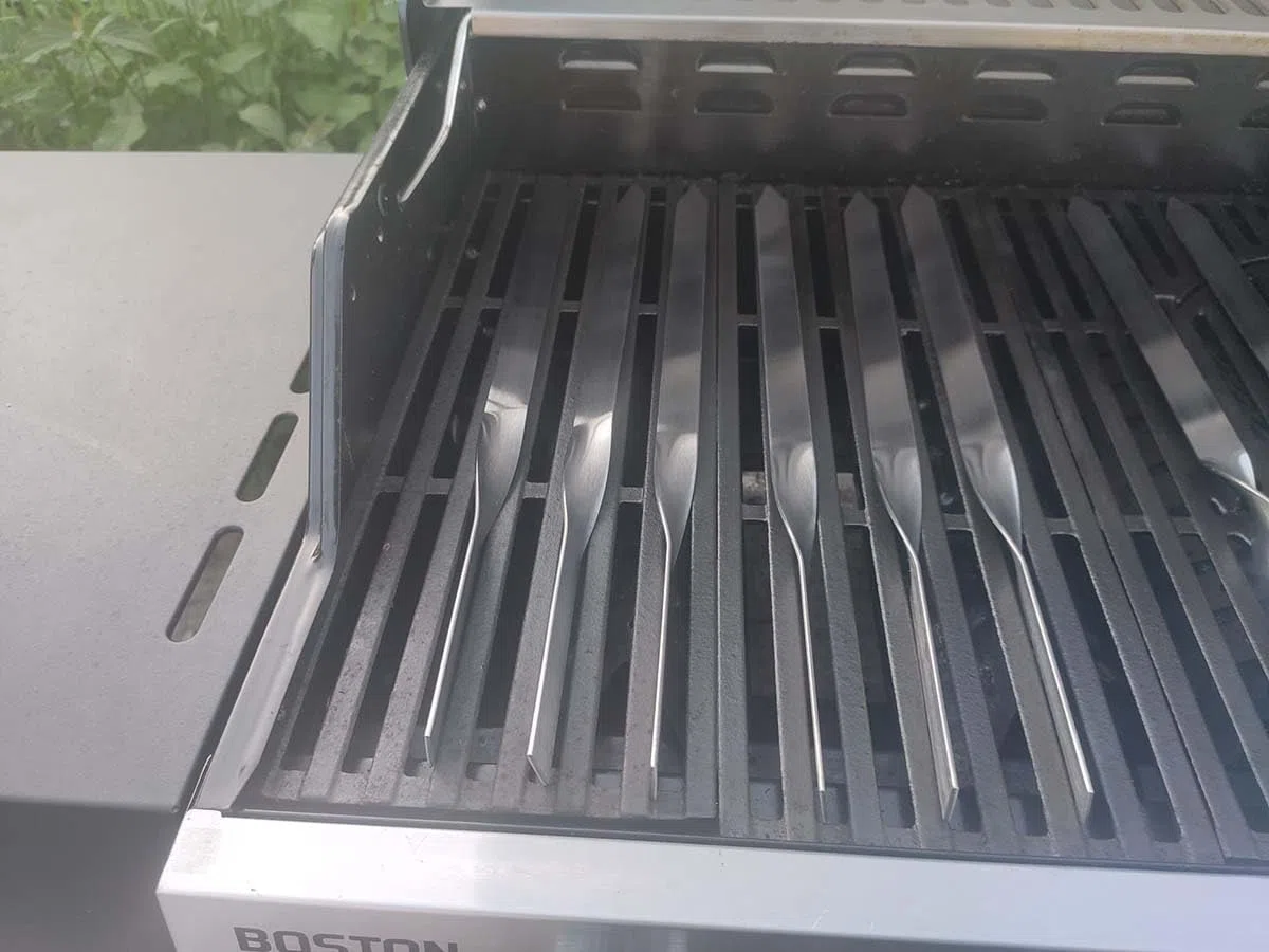 Lula Lulu Tschelo Lot de 6 brochettes à viande en acier inoxydable 90 degrés rotatifs 2 mm d'épaisseur 40 cm de long 2 cm de large Idéal pour barbecue à gaz et four