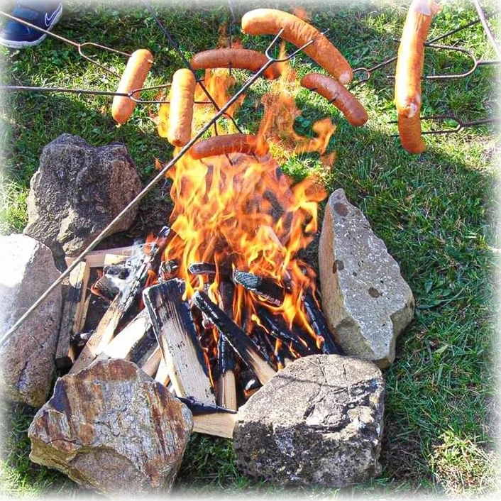 Fourchette à barbecue robuste - Broches à barbecue inox 120cm - 10x pièces - Accessoires pour barbecue - Laqué noir avec manche en bois, idéal pour les brochettes de guimauve