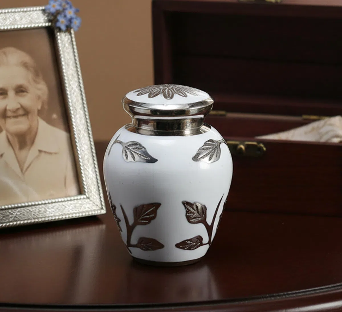 eSplanade Urne funéraire Memorials Conteneur Jar Pot | Urnes en métal | Urnes funéraires | Urne commémorative (sculptée en Blanc)…