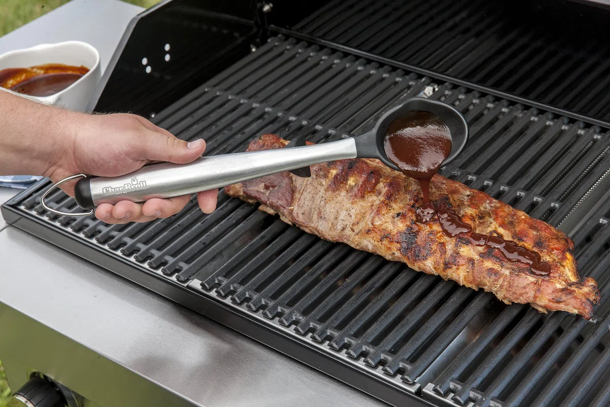 Char-Broil 140 542 - Poignée confort Cuillère, brosse à badigeonner et support 3-en-1.