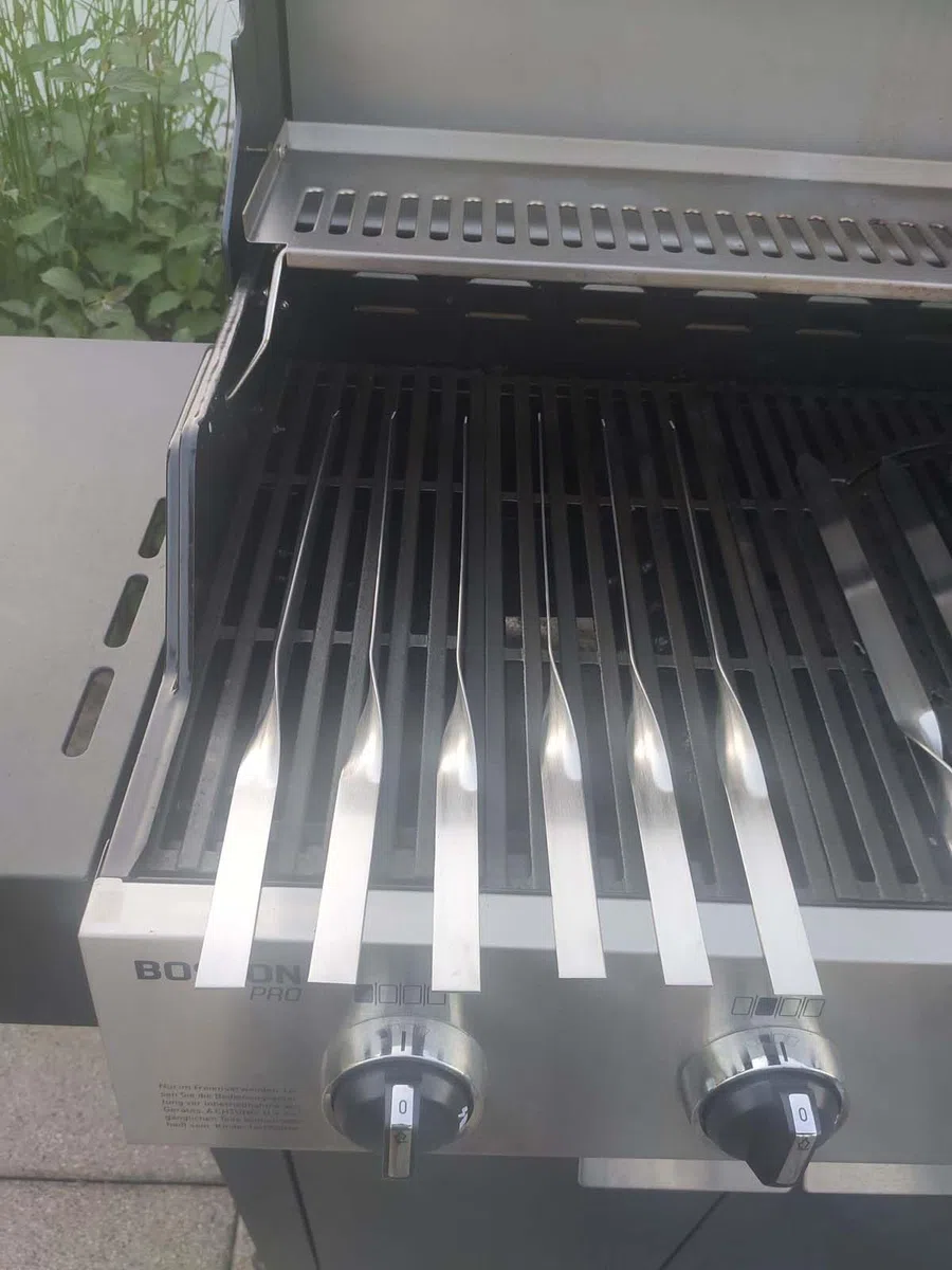 Lula Lulu Tschelo Lot de 6 brochettes à viande en acier inoxydable 90 degrés rotatifs 2 mm d'épaisseur 40 cm de long 2 cm de large Idéal pour barbecue à gaz et four