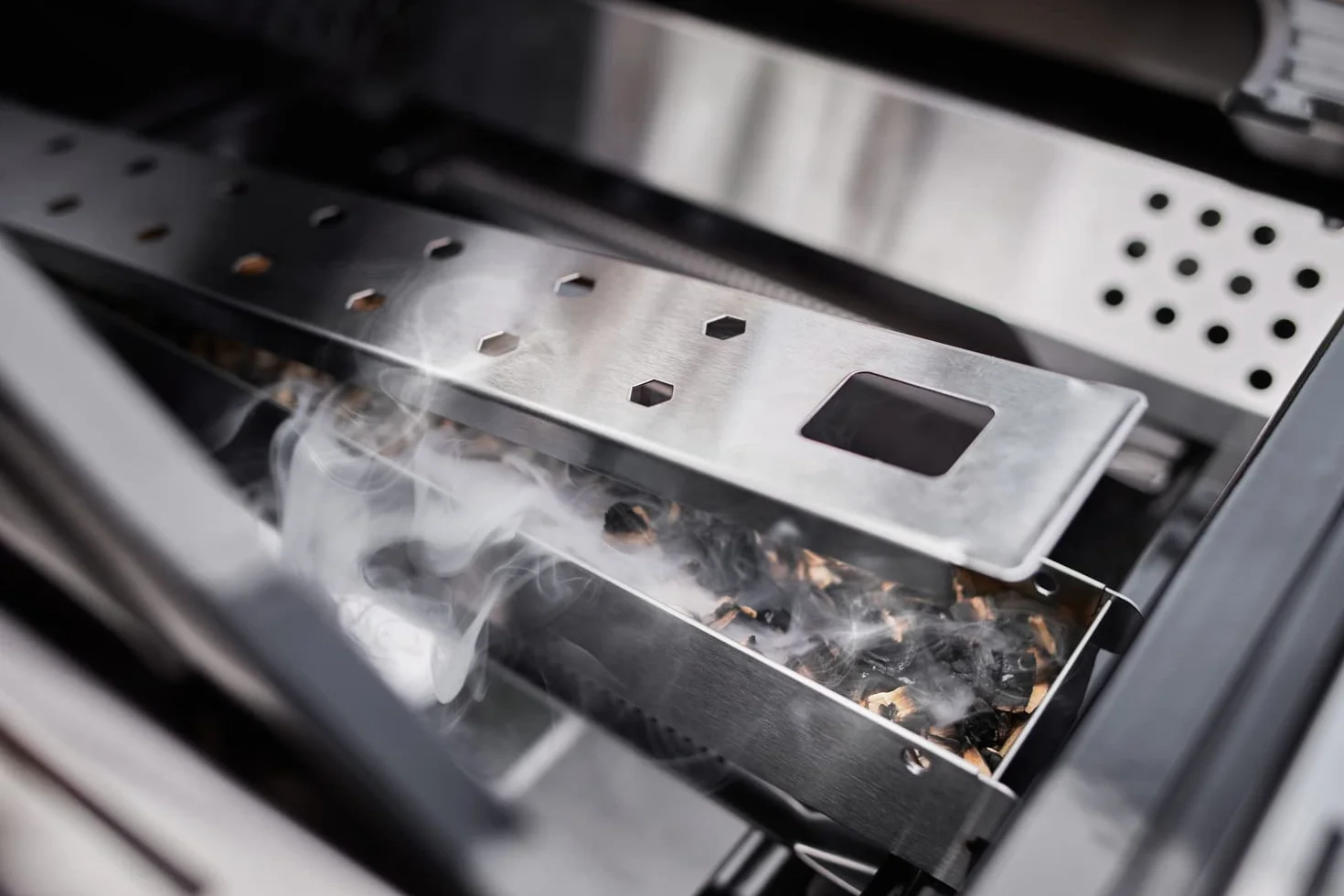 RÖSLE Coffret de fumage VIDERO acier inoxydable, boîte de fumage de qualité supérieure pour obtenir un arôme fumé dans un barbecue à gaz, acier inoxydable 18/10