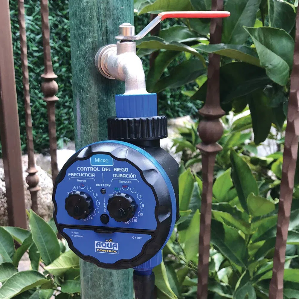 AQUA CONTROL C4109 - Programmateur d'arrosage pour Robinet modèle «Blindé». Compartiment à Piles étanche. Ouverture à 0 Bar. Ne s'ouvre Pas si Les Piles sont épuisées par sécurité