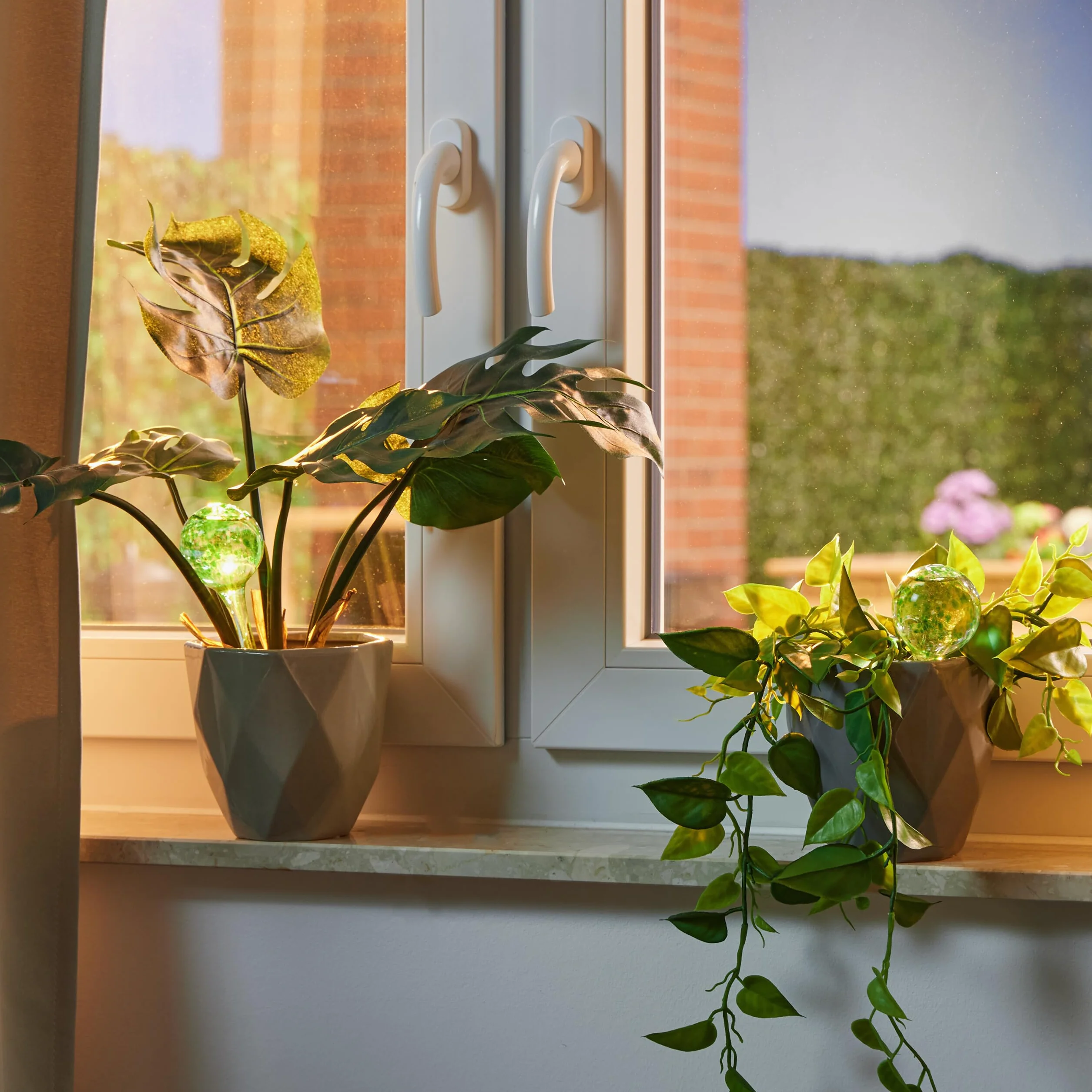 Relaxdays Bulle d’arrosage pour Vos Plantes, en lot Pratique de 4, en Verre, H x D : 15 x 6 cm, Verte